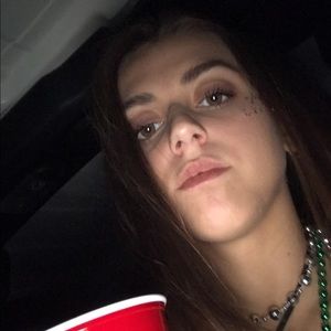 Meet your Posher, Avery